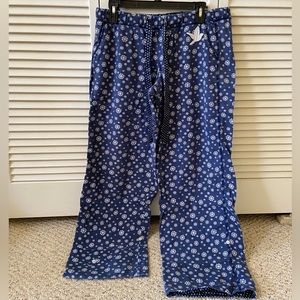 Aerie navy and white snowflake drawstring pajama pants with pockets